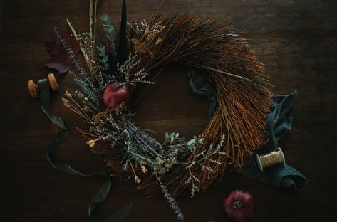 Samhain Aesthetic, Witches New Year, Samhain Decorations, Witchcraft Diy, Night Creatures, Samhain Halloween, House Blessing, Herbal Magic, Easy Diy Halloween