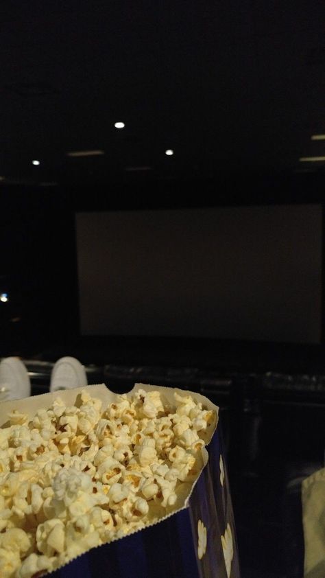 Movie Date Snapchat, Movie Date Theater, Movie Theatre Aesthetic Popcorn, Pictures At The Movie Theater, Fake Movie Theater Snap With Bf, Movie Aesthetic Instagram Story, Popcorn Movie Theater, Movies Snapchat Stories, Cinema Hall Snap