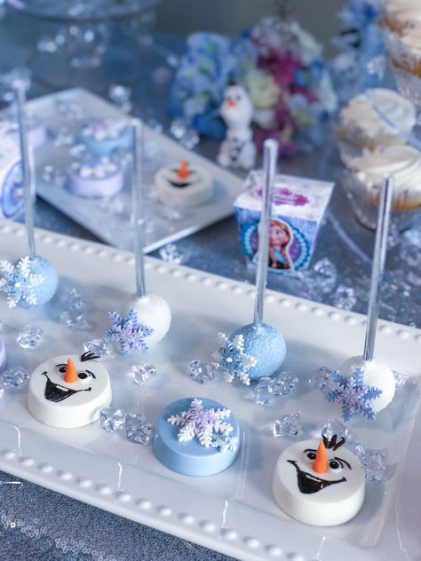 Disney Frozen Desserts Ideas, Elsa Dessert Table, Frozen Party Dessert Table, Frozen Theme Rice Krispie Treats, Elsa Treats, Frozen Theme Cake Pops, Frozen Cake Pops Ideas, Frozen Themed Desserts, Elsa Desserts