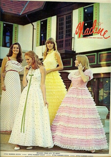 Nadine dresses, 1974 Prom Dresses 70s, 1970s Prom, 1970s Prom Dress, Moda Hippie, Fashion 1970s, Vintage Prom, Prom Dress Styles, Prom Dresses Vintage, 1970s Fashion