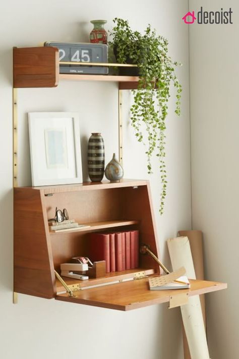 Today we feature 20 workspaces where fold away desks take center stage. From custom-built wonders to DIY solutions you can try at home, keep reading for a collection of eye-catching, practical, and interesting fold-down desks! // Desks // Fold-Down Desks // Offices // Office Desk // Home Office // Diy Computer Desk Ideas, Computer Desk Ideas, Diy Desk Plans, Home Office Shelves, Diy Computer Desk, Koti Diy, Fold Down Desk, Apartment Storage, Desk Plans