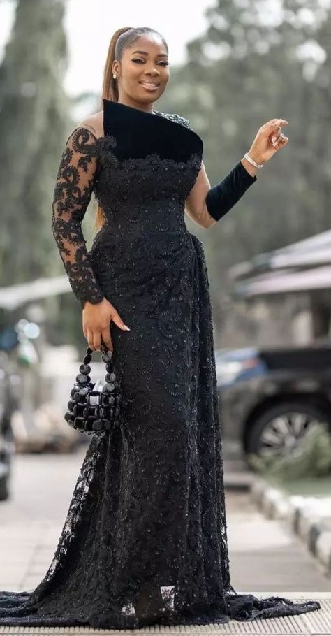 Nigeria Wedding Dress, Asoebi Dress, Lace Asoebi, Lace Dress Classy, Nigeria Wedding, Dinner Gowns, African Prom Dresses, Lace Gown Styles, All Black Dresses