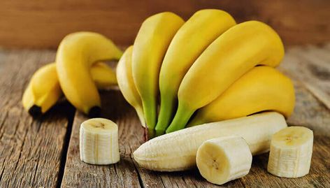 Bananas can heal a stomach ulcer by promoting cellular proliferation in the stomach Food For Stomach Ulcers, Foods For Ulcers, Ulcer Diet, Elixir Recipe, Stomach Remedies, Gastric Juice, Fermented Cabbage, Eating Bananas, Stomach Ulcers