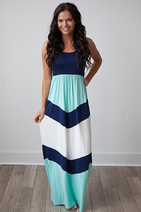 I like the color scheme of this dress.  I haven't found a maxi dress that works for me yet. Boutique Boho, Holiday Maxi Dress, Cute Maxi Dress, Maxi Skirt Dress, Maxi Dress With Sleeves, Summer Maxi Dress, Boutique Dresses, Look Chic, Long Maxi Dress