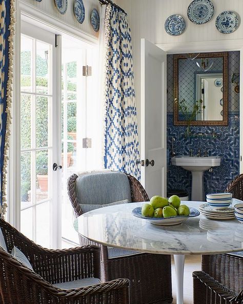 Mark D. Sikes Interiors (@markdsikes_interiors) • Instagram photos and videos Mark D Sikes Interiors, Blue White Plates, Mark Sikes, Mark D Sikes, Timeless Interior, Sipping Coffee, White Dining Table, Blue Home Decor, Blue Rooms