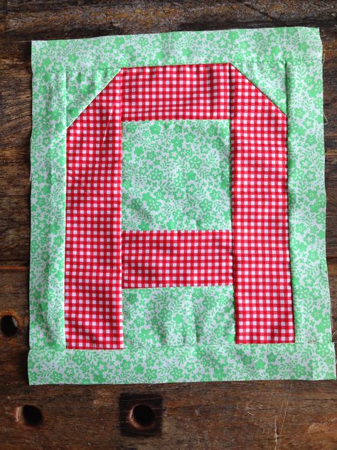 dream quilt create: Spell it with Fabric F Is For Flower, Quilt Letters, Alphabet Quilts, Alphabet Capital Letters, Alphabet Quilt, Tee Shirt Quilt, How To Make Letters, The Bees Knees, Letter Pillows