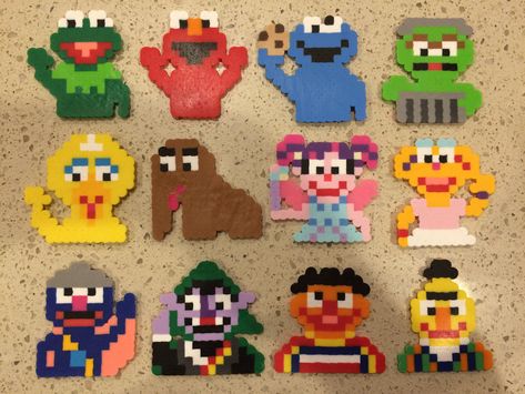 sesame street perler elmo oscar cookie monster big bird bert ernie grover Elmo Perler Bead Pattern, Friends Tv Show Perler Beads, Monster Truck Perler Bead Patterns, Cookie Monster Perler Beads, Grimace Perler Beads, Sesame Street Pixel Art, Muppet Perler Beads, Sesame Street Perler Beads, Elmo Perler Beads