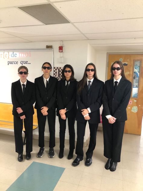 Men In Black Movie Costume, Celebrity And Bodyguard Costume, Mib Agent Costume, 007 Outfit Women, Office Group Costumes, Men In Black Group Costume, Agent Halloween Costumes, Secret Agent Halloween Costume, Bodyguard Costume