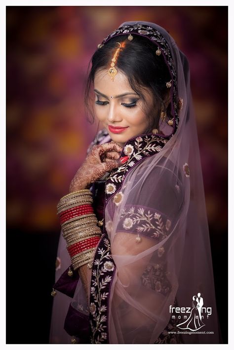 Dulhan Photo, Engagement Photos Bride, Indian Bride Poses, Indian Bride Photography Poses, Makeup Gold, Indian Wedding Poses, Bride Photos Poses, Indian Wedding Bride, Coral Lips