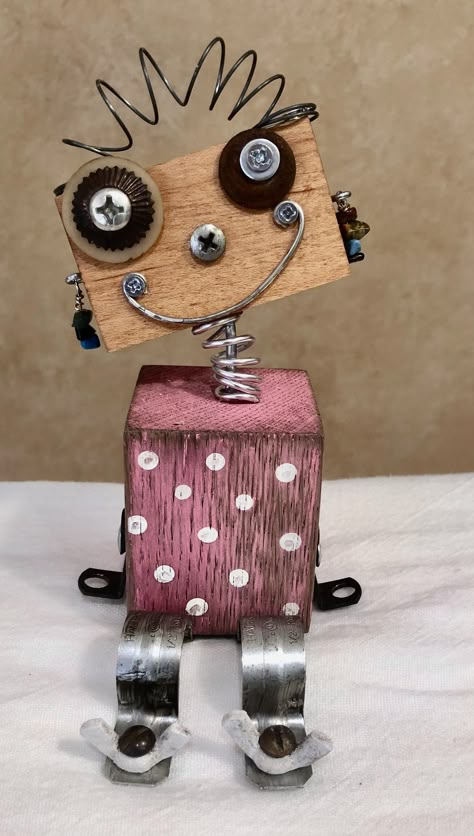 Junkbots Ideas, Junk Art Ideas, Junk Sculpture, Holiday Woodworking Projects, Wood Robot, Assemblage Art Sculpture, Wooden Spool Projects, Steampunk Diy Crafts, Scrap Wood Art