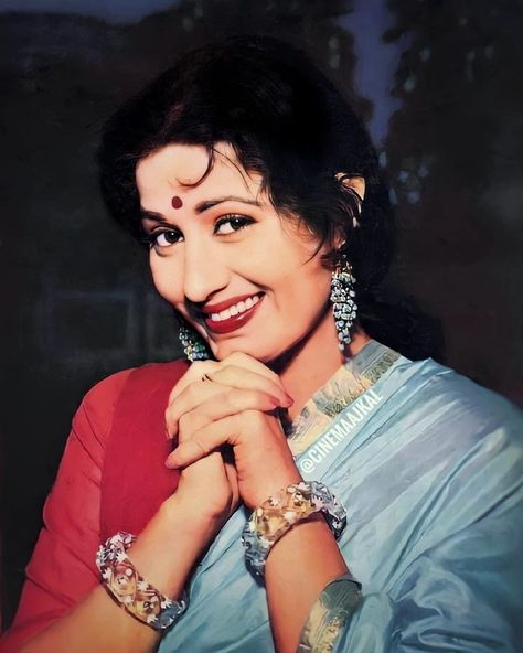 Retro Bollywood Fashion, Madhubala Actress, Easy Diy Nail Art, Old Film Stars, Art Hacks, Retro Bollywood, Actress Wallpaper, Bollywood Couples, Indian Cinema