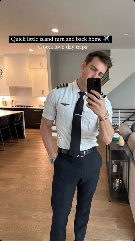 Pilot Style Men, Pilot Outfit Man, Male Flight Attendant Aesthetic, Airline Pilot Men, Pilot Uniform Men Aesthetic, Vintage Aviation Aesthetic, Pilot Aesthetic Male, Hot Pilot, Pilot Man