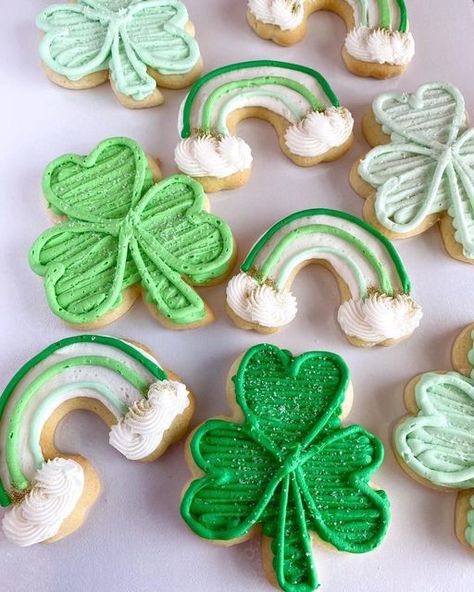 AmyCakes on Instagram: "Happy March 1st ☘️ shamrock sugar cookies are now available to order online for pick up the week of St. Patrick’s day!" Buttercream Frosting Cookies, Patty Food, St Patrick Day Snacks, Shamrock Cookies, St Patrick's Day Cookies, St Patrick Day Treats, Happy March, Waffle Cookies, Green Rainbow