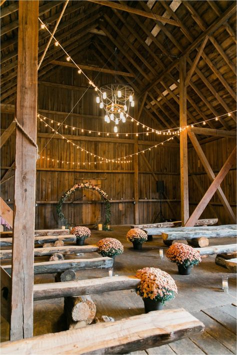 Hay Shed Wedding, Barn Style Wedding Venues, Barn Ceremony Wedding, Party Barn Ideas, Barn Venue Ideas, Wedding Barn Venue Ideas, Small Barn Wedding, Barn Party Decorations, Old Barn Wedding