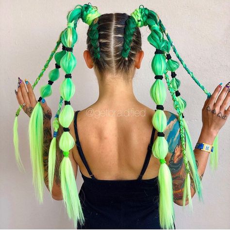 Get Braidified™️ on Instagram: “These fun and flirty ponytail braids were def one of our fav looks from #edco last month. 💚💚💚💚💚💚💚💚💚💚 • And in case you may have missed our…” Flirty Ponytail, Fulani Braids Hairstyles Designs, Edc Hair, Fulani Braids Hairstyles, Hairstyles Designs, Festival Hair Extensions, Festival Hair Braids, Rave Hairstyles, Rave Braids