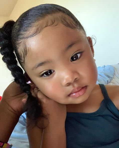 Bai (bae)✨ on Instagram: “Serving face 😍” Blasian Babies, Baby Girl Hairstyles Curly, Mix Baby Girl, Lil Girl Hairstyles, Kids Curly Hairstyles, Cute Mixed Babies, Cute Black Babies, Toddler Hairstyles Girl, Girls Natural Hairstyles