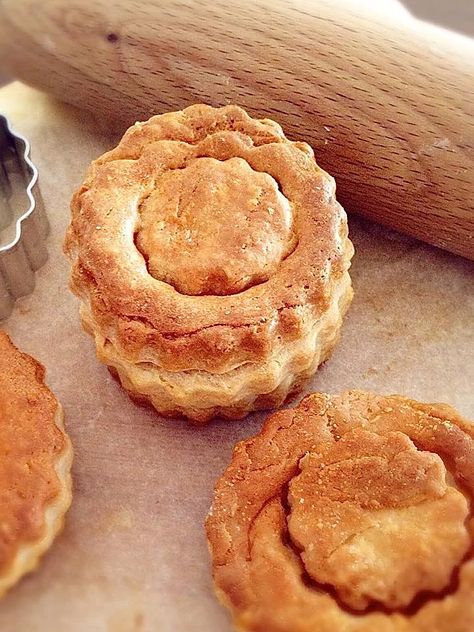 Puff Pastry Shell Recipes, Sweet Puff Pastry Recipes Desserts, Puff Pastry Shells Recipes Desserts, Puff Pastry Shells Recipes, Sweet Puff Pastry Recipes, Puff Pastry Treats, Sweet Puff Pastry, Puff Pastry Recipes Dessert, Puff Pastry Shells