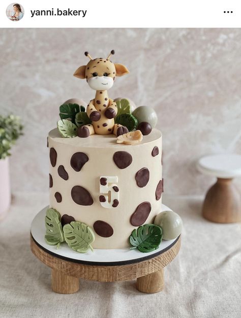 Giraffe Baby Shower Cake, Giraffe Birthday Cakes, Jungle Safari Cake, Jungle Cakes, Cake Designs For Kids, Giraffe Cakes, Animal Birthday Cakes, Baby First Birthday Cake, Giraffe Birthday