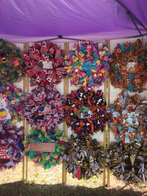 Wreath Craft Show Display, Displays For Craft Shows, Outdoor Booth, Craft Fair Table, Wreath Display, Craft Fair Booth Display, Craft Show Booths, Crafting Business, Craft Market Display