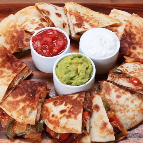 Chicken Fajita Quesadillas Recipe by Tasty Chicken Fajita Quesadillas, Fajita Quesadilla, Chicken Fajita, Quesadilla Recipes, Steak Fajitas, Skirt Steak, Best Chicken Recipes, Chicken Fajitas, Filling Recipes