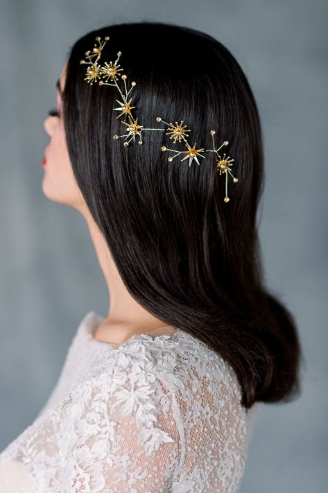 starburst hair comb - Google Search Modern Bridal Hair, Celestial Hair, Embellished Veil, Star Crown, Hair Piece Wedding Hair, Gold Galaxy, Twisted Hair, Galaxy Hair, Hair Piece Wedding