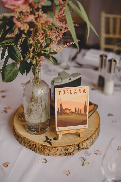 Travel Themed Wedding Decor, Travel Themed Table Decorations, Travel Table Decor, Traveling Wedding Theme, Fall Travel Themed Wedding, Travel Themed Rehearsal Dinner, Travel Wedding Aesthetic, Wanderlust Wedding, Explorer Theme Party