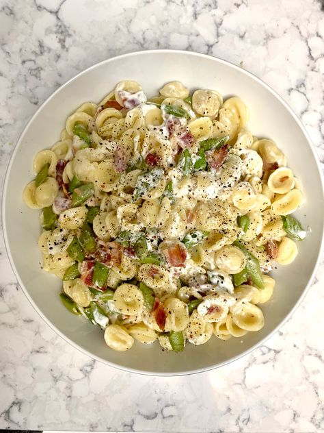 Orecchiette Pasta Recipes, Bruschetta Pasta, Brunch Burger, Main Salad, Bacon In The Oven, Bacon Pasta, Veggie Food, Comfort Food Southern, Small Pasta