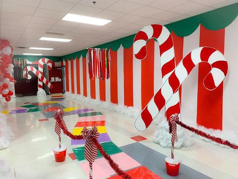 Peppermint forest CandyLand Peppermint Forest, Christmas Hallway, Decoration Hall, Door Decorations Classroom Christmas, Classroom Christmas Decorations, Diy Candy Land, Candy Land Birthday Party, Christmas Bulletin, Christmas Program