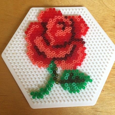 Hama Beads Patterns Minecraft, Minecraft Flowers, Card Making Flowers, Perler Pattern, Hama Mini, Hamma Beads Ideas, Easy Perler Bead Patterns, Melty Bead Patterns, Easy Perler Beads Ideas