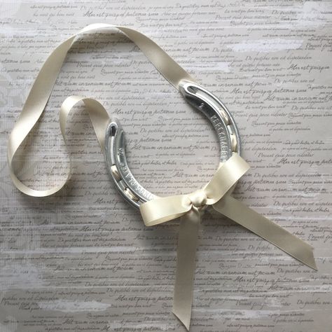 Wedding Horseshoe - Good Luck Horseshoe - Lucky Horseshoe - Wedding Gift Present by FlorenceandTillyUK on Etsy Bridal Horseshoe, Horseshoe Good Luck, Horseshoe Wedding, Lucky Charm Gifts, Beaded Wedding Jewelry, Horseshoe Gifts, Horseshoe Crafts Projects, Good Luck Horseshoe, Wedding Horseshoes