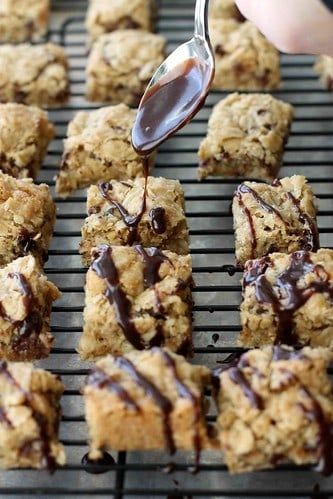 Chewy Nutella & Oatmeal Bar Recipe | cookincanuck.com #dessert Nutella Oatmeal, Perfect Bars, Oatmeal Bar, Oatmeal Bars Recipes, Oatmeal Recipe, Nutella Recipes, Oatmeal Bars, Bar Recipe, Think Food