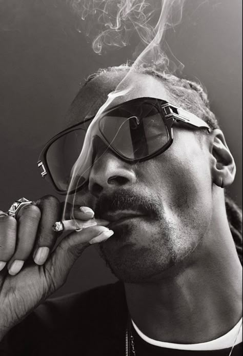 Snoop Dog, Leg Sleeves, Celebrity Portraits, Dog Tattoo, Black And White Aesthetic, Black And White Portraits, Snoop Dogg, White Aesthetic, Black Aesthetic