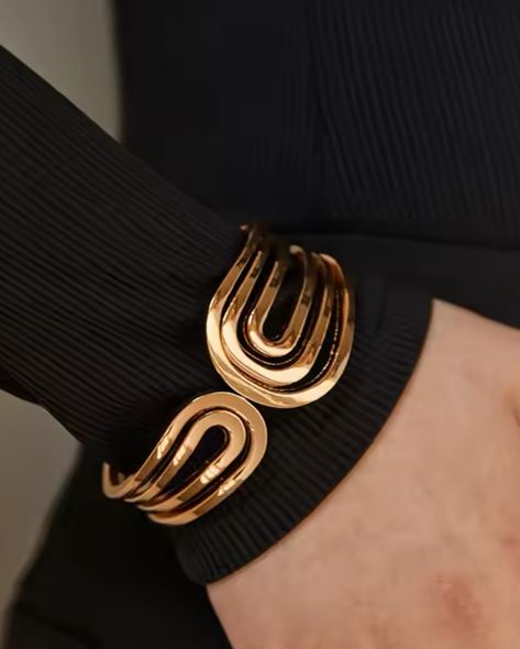 Amelia geometric bangle 🤍🎀 This stylish bangle is designed with a striking gold tone finish, featuring an elegant, geometric pattern of interwoven, curved lines. The design creates a fluid and modern aesthetic, giving the bangle a chic and contemporary look. It is hinged, making it easy to slip on and off, while providing a secure fit, a perfect piece for both casual and formal occasions. Available for N12,000 only. #jewelry #jewelryvendorinlagos #jewelryvendorinibadan #jewelryvendorinikeja ... Geometric Bangle, Jewelry Vendor, Curved Lines, Modern Aesthetic, Formal Occasion, Geometric Pattern, Gold Tones, Bangles, Slip On