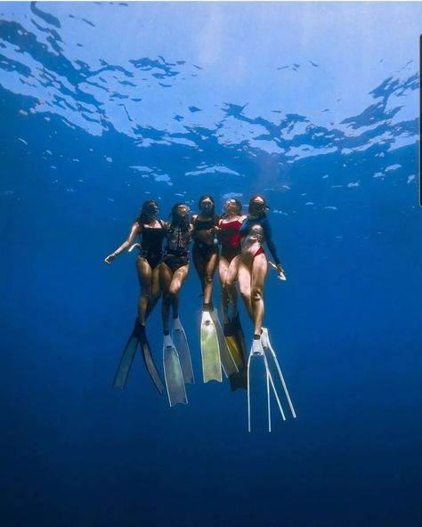 Dive Club Aesthetic, Scuba Diving Hairstyles, Freedive Photography, Free Diving Photography, Free Diving Aesthetic, Scooba Diving, Scuba Diving Aesthetic, Dive Aesthetic, Diving Aesthetic