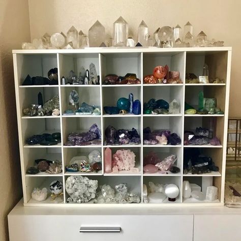 Crystal Rock Display Ideas, How To Display Rocks And Crystals, Crystal Collection Display, Rock Collection Display, Crystal Room Decor, Shoe Cubby, Cubby Shelf, Crystal Room, Healing Room