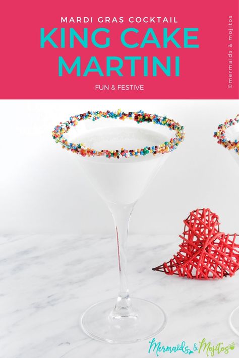 King Cake Martini, King Cake Cocktail, King Cake Martini Recipe, Cake Vodka Drinks, Cake Martini Recipe, Dessert Martini, Paradise Bar, Cake Martini, Mardi Gras Cocktails