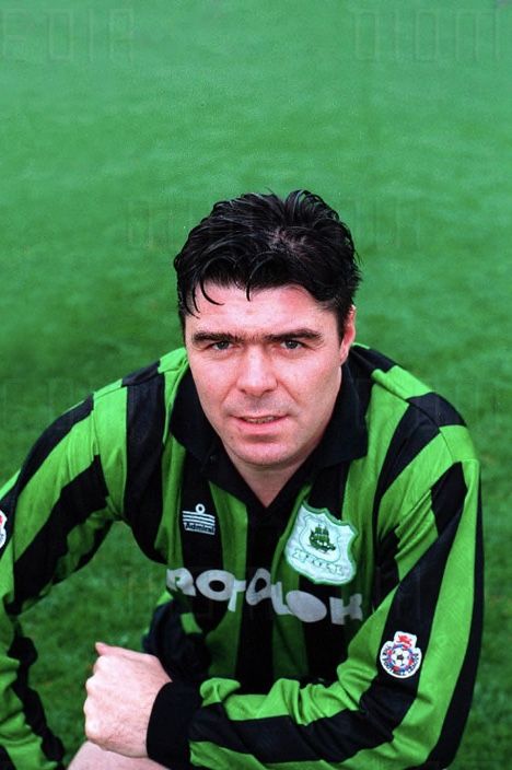 Mick Quinn on loan at Plymouth Argyle in 1994. Plymouth Argyle, Celtic Football, Plymouth, Football Club, Football, Green, Fictional Characters, American Football