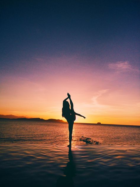 Ballet dance at sunset (taken in Anilao, Philippines) Dance Pictures On The Beach, Aesthetic Dance Pictures, Sand Wallpaper, Dance Photo Shoot, Ballet Top, Dancer Photography, City Love, Dance Photography Poses, Gymnastics Poses