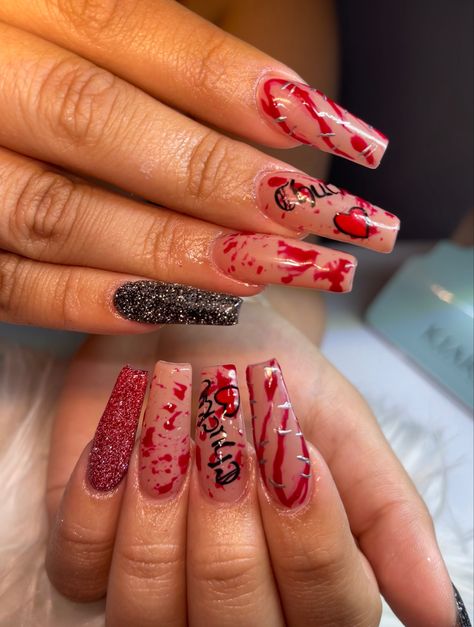 Bride Of Chucky Nails Halloween, Tiffany Nails Chucky, Gore Halloween Nails, Chucky Themed Nails, Jennifer Check Nails, Chucky Halloween Nails, Halloween Nails Chucky, Chucky And Tiffany Nails, Bride Of Chucky Nails