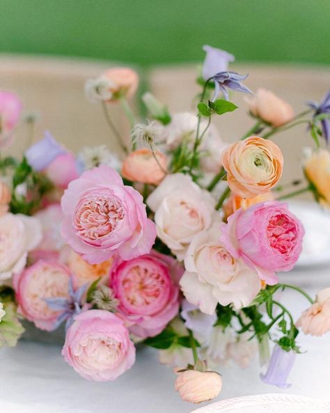 David Austin Wedding, Summer Wedding Reception, Wedding Roses, Bridal Bouquet Pink, Country Garden Weddings, Austin Rose, Floral Table Runner, Ivory Roses, Outdoor Wedding Reception