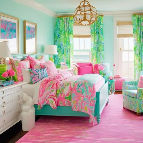 Lilly Pulitzer Room Ideas, Bright Beach House Decor, Lily Pulitzer Aesthetic, Bright Colors Bedroom, Lily Pulitzer Bedroom, Lisa Frank Bedroom, Bright Color Bedroom Ideas, Pink Beach Room, Lilly Pulitzer Room Decor