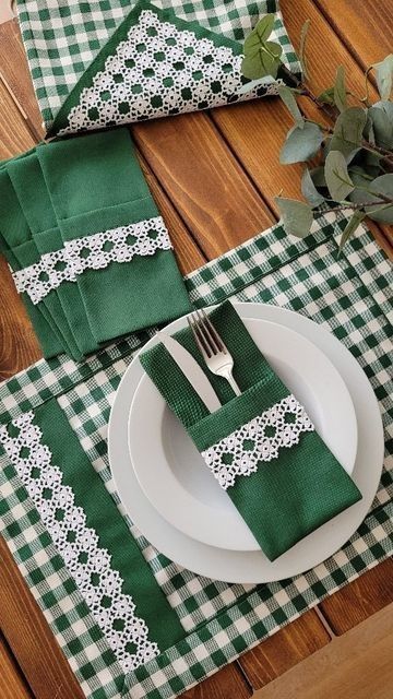 Diy Tablecloth, Embroidery Napkins, Table Cloth Decorations, Sewing Easy Diy, Fabric Christmas Ornaments Diy, Christmas Ornaments Diy, Crochet Table, Placemats Patterns, Sewing Crafts Tutorials