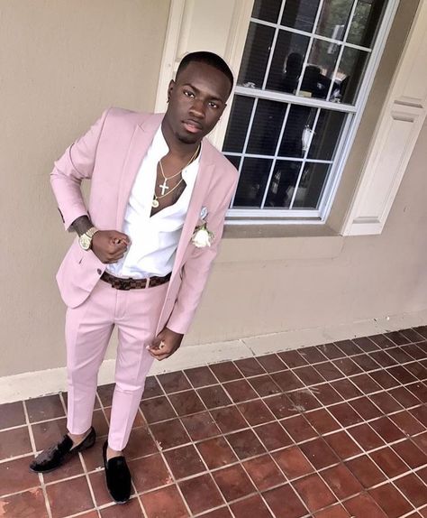 Pinterest @Hair,Nails,And Style Mens Homecoming Outfits, Prom Outfits Men, Guys Prom Outfit, Pink Prom Suit, Prom Outfits For Guys, Terno Slim Fit, Homecoming Outfits For Guys, Prom Suits For Men, Prom Tuxedo