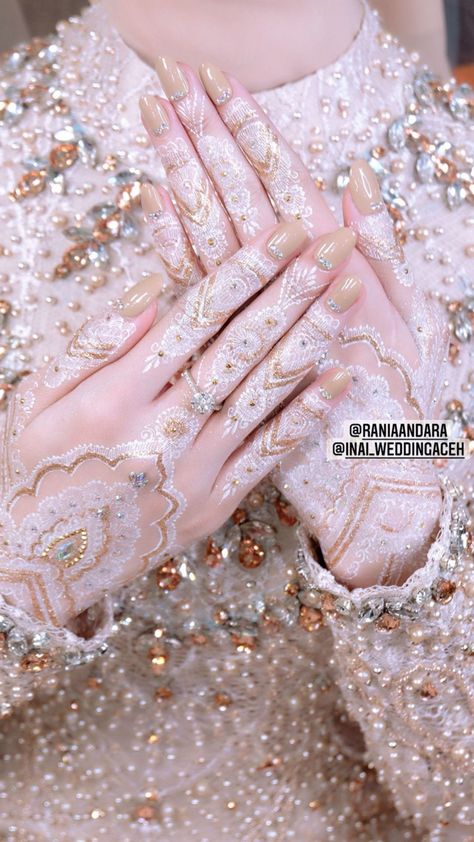 Henna Putih Pengantin Simple, Henna White Wedding, Henna Wedding Putih, Hena Pengantin, White Wedding Henna, Henna Nikah, Khatam Quran, Henna Pengantin, Henna Nail Art