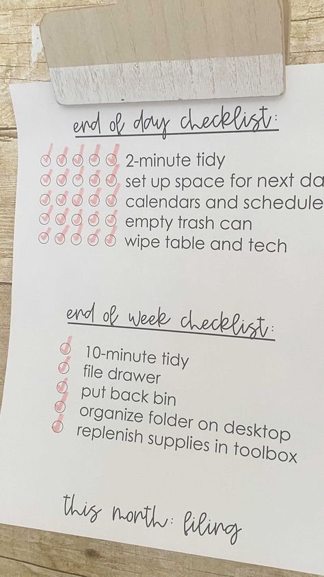 Classroom Checklist, Kids Organization, Teacher Aesthetic, Office Planners, 5th Grade Science, Teacher Desk, Teacher Things, New Classroom, Teacher Organization