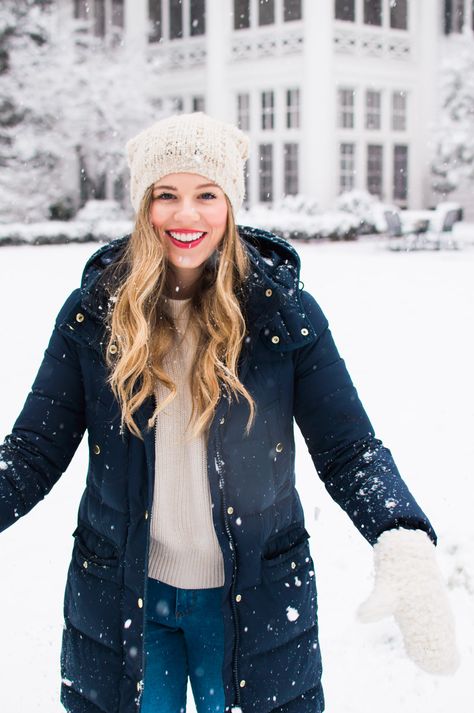 Charlotte Snow Day | Snow Day Outfit Inspo | Louella Reese Life & Style Blog Snow Day Outfit, Denim Sherpa Jacket, Snow Outfit, Outfit Jeans, Snow Day, Winter Outfits Women, Looks Style, Winter Fashion Outfits, Winter Looks