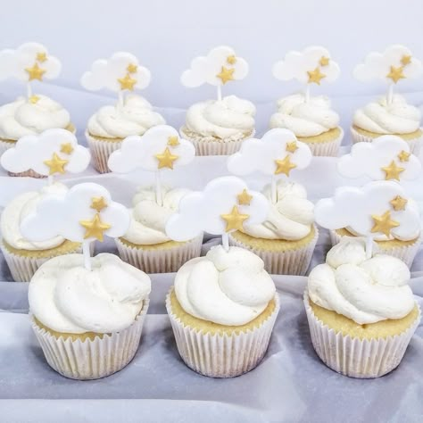 Cloud Theme Cupcakes, Cloud Theme Party Food, Cloud Cupcakes Ideas, Cloud 9 Cupcakes, Cloudy Baby Shower Theme, Baby Shower Ideas Clouds, Cloud Baby Shower Centerpieces, Cloud Dessert Table, Cloud Theme Gender Reveal