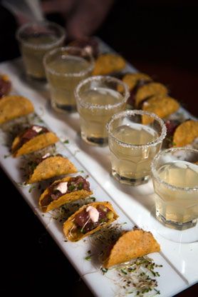 taco bites and mini margaritas - wedding reception food and beverage -if i can find a place that would do that around here then that'll def be at my wedding...when it happens. Tacos And Margaritas, Taco Bites, Mini Tacos, Reception Food, Wedding Reception Food, Boda Mexicana, Think Food, Snacks Für Party, Food Blogs