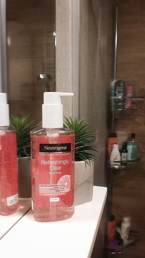 Face Wash Neutrogena, Neutrogena Face Wash, Neutrogena Skin Care, Elephant Skincare, Dove Shampoo, Liquid Contour, Bath And Body Works Perfume, Skincare Photography, Women Cosmetics