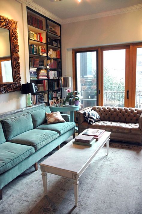 little green notebook Mismatched Sofas, Sofa Kulit, Velvet Sofa Living Room, Green Sofa Living Room, Furnitur Ruang Keluarga, Green Notebook, Best Leather Sofa, Loveseat Living Room, Couch And Loveseat